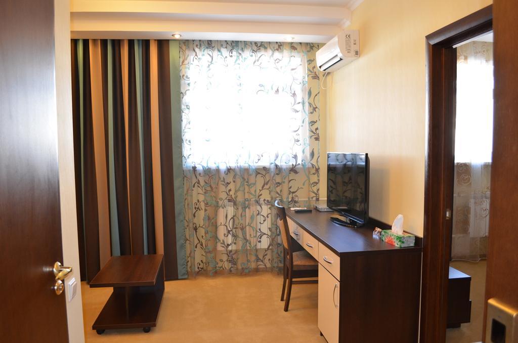 Mereke Hotel Ust-Kamenogorsk Room photo